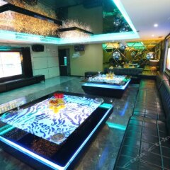 Royal Crown Hotel бассейн фото 2