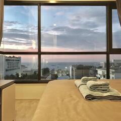 Отель The Base Central Pattaya Паттайя гостиничный бар