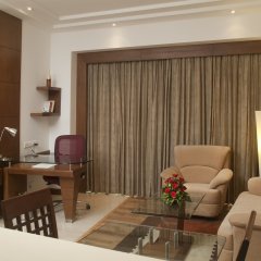 Отель Savoy Suites, Greater Noida Индия, Большая Нойда - отзывы, цены и фото номеров - забронировать отель Savoy Suites, Greater Noida онлайн комната для гостей фото 5