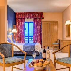 Coastline Hotel Нашшар спа