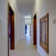 Отель Modern Apt Overlooking Green Area Каура интерьер отеля
