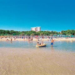 Отель Club Hotel Le Nazioni Италия, Монтезильвано - отзывы, цены и фото номеров - забронировать отель Club Hotel Le Nazioni онлайн пляж