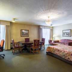 Отель Clarion Inn and Summit Center комната для гостей фото 5