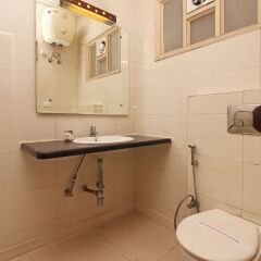 OYO 2791 Hotel Arina Inn ванная