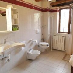 Отель Agriturismo Acqua Calda Монтоне ванная