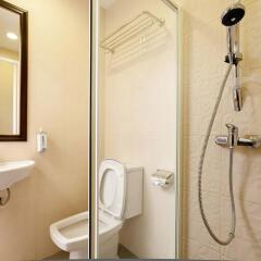 Отель iCheck inn Regency Chinatown Таиланд, Бангкок - отзывы, цены и фото номеров - забронировать отель iCheck inn Regency Chinatown онлайн ванная фото 2