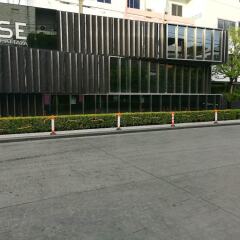 Отель The Base Pattaya by Avi Паттайя парковка