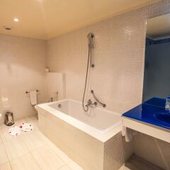 Отель Kenzi Solazur Hotel Марокко, Танжер - 3 отзыва об отеле, цены и фото номеров - забронировать отель Kenzi Solazur Hotel онлайн ванная