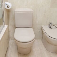 Отель ApartUP Gulliver Kids Испания, Валенсия - отзывы, цены и фото номеров - забронировать отель ApartUP Gulliver Kids онлайн ванная фото 2