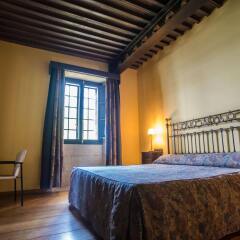 Отель Pazo da Merced сейф в номере
