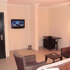 Отель Lakeem Suites Adebola комната для гостей фото 3