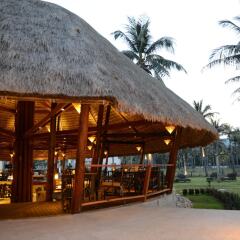 Отель The Beach Village Resort гостиничный бар