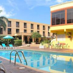 Отель Knutsford Court Hotel Ямайка, Кингстон - отзывы, цены и фото номеров - забронировать отель Knutsford Court Hotel онлайн бассейн фото 3