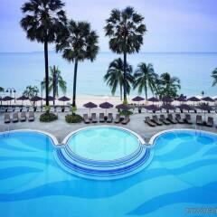 Отель Pullman Pattaya Hotel G Таиланд, Паттайя - 9 отзывов об отеле, цены и фото номеров - забронировать отель Pullman Pattaya Hotel G онлайн бассейн фото 2