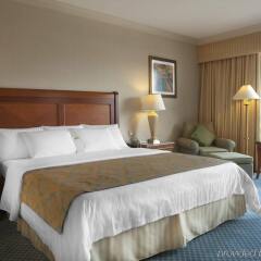 Отель Courtyard by Marriott Tbilisi комната для гостей