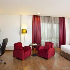Отель Crowne Plaza Madrid Airport комната для гостей
