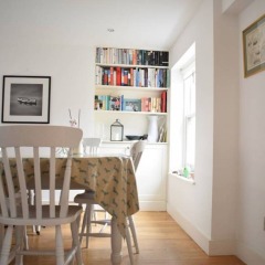 Отель 2 Bedroom Maisonette With Roof Terrace Sleeps 4 в номере