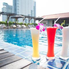 Отель Intimate Hotel Pattaya by Tim Boutique Таиланд, Паттайя - 2 отзыва об отеле, цены и фото номеров - забронировать отель Intimate Hotel Pattaya by Tim Boutique онлайн бассейн фото 3