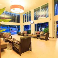 Отель The Kris Residence интерьер отеля фото 3