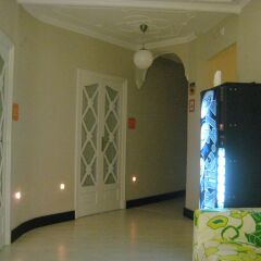 Отель B&B Hi Valencia Cánovas бассейн