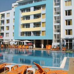 Отель Yassen Apartments Болгария, Солнечный берег - отзывы, цены и фото номеров - забронировать отель Yassen Apartments онлайн бассейн