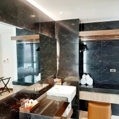 Sacha`S Hotel Uno Бангкок спа