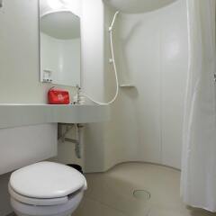 Отель ZEN Rooms Jalan Raja Laut Chowkit Малайзия, Куала-Лумпур - отзывы, цены и фото номеров - забронировать отель ZEN Rooms Jalan Raja Laut Chowkit онлайн ванная фото 2