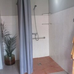 Отель Boho Hostel Мальта, Сан Джулианс - отзывы, цены и фото номеров - забронировать отель Boho Hostel онлайн ванная