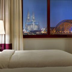Отель Hyatt Regency Köln Германия, Кёльн - 1 отзыв об отеле, цены и фото номеров - забронировать отель Hyatt Regency Köln онлайн комната для гостей фото 3