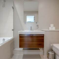 Апартаменты Charming 2 Bedroom Apartment Next to Maltby Market ванная фото 2