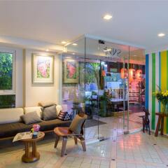 Апартаменты Sabai Sathorn Service Apartment Бангкок интерьер отеля
