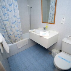 Отель Sliema Chalet Hotel Мальта, Слима - 4 отзыва об отеле, цены и фото номеров - забронировать отель Sliema Chalet Hotel онлайн ванная