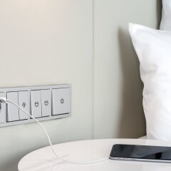 Отель NH Collection Berlin Mitte Friedrichstrasse сейф в номере