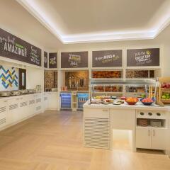 Отель Hampton by Hilton Dubai Airport развлечения