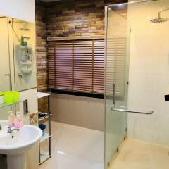 Отель Thai Family Rawai Pool Villa ванная фото 2