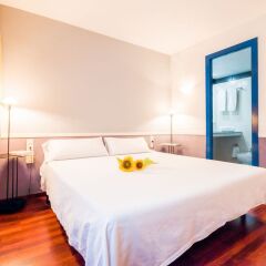Отель Apartamentos Descartes комната для гостей