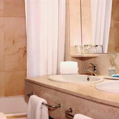 Отель Novotel Madrid Center ванная фото 2