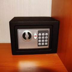 Hotel Volna сейф в номере