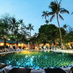 Отель ZEN Premium Chaloemprakiat Patong бассейн