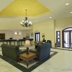 Отель Fiesta Inn Chihuahua интерьер отеля