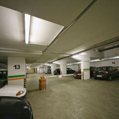 Апартаменты Akacfa Holiday Apartments парковка