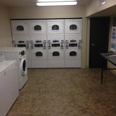 Отель WoodSpring Suites Columbus North I-270 США, Колумбус - отзывы, цены и фото номеров - забронировать отель WoodSpring Suites Columbus North I-270 онлайн банкомат