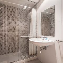 Отель Rent Top Apartments Forum Испания, Сан-Адриан-де-Бесос - отзывы, цены и фото номеров - забронировать отель Rent Top Apartments Forum онлайн ванная