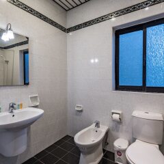 Отель Fleur 3 bedroom apartment Sliema Мальта, Слима - отзывы, цены и фото номеров - забронировать отель Fleur 3 bedroom apartment Sliema онлайн ванная