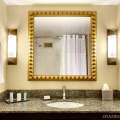 Hilton Stockton in Stockton, United States of America from 202$, photos, reviews - zenhotels.com bathroom photo 2