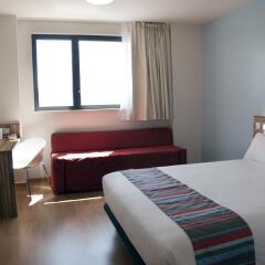 Отель Travelodge Barcelona Poblenou Стандартный номер с различными типами кроватей фото 10