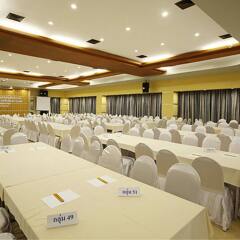 Отель Sea Breeze Jomtien Resort
