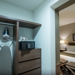 Square Small Luxury Hotel сейф в номере