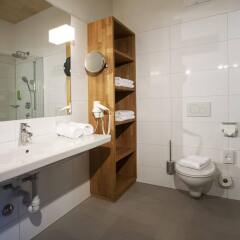Отель Hells Ferienresort Zillertal Австрия, Фюген - отзывы, цены и фото номеров - забронировать отель Hells Ferienresort Zillertal онлайн ванная