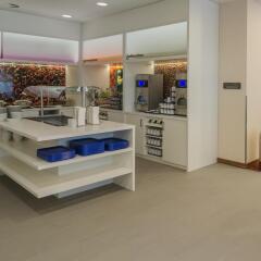 Отель Hampton by Hilton Frankfurt City Centre Messe банкомат